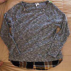 Gray Long Sleeve Sweater with Plaid Hem
